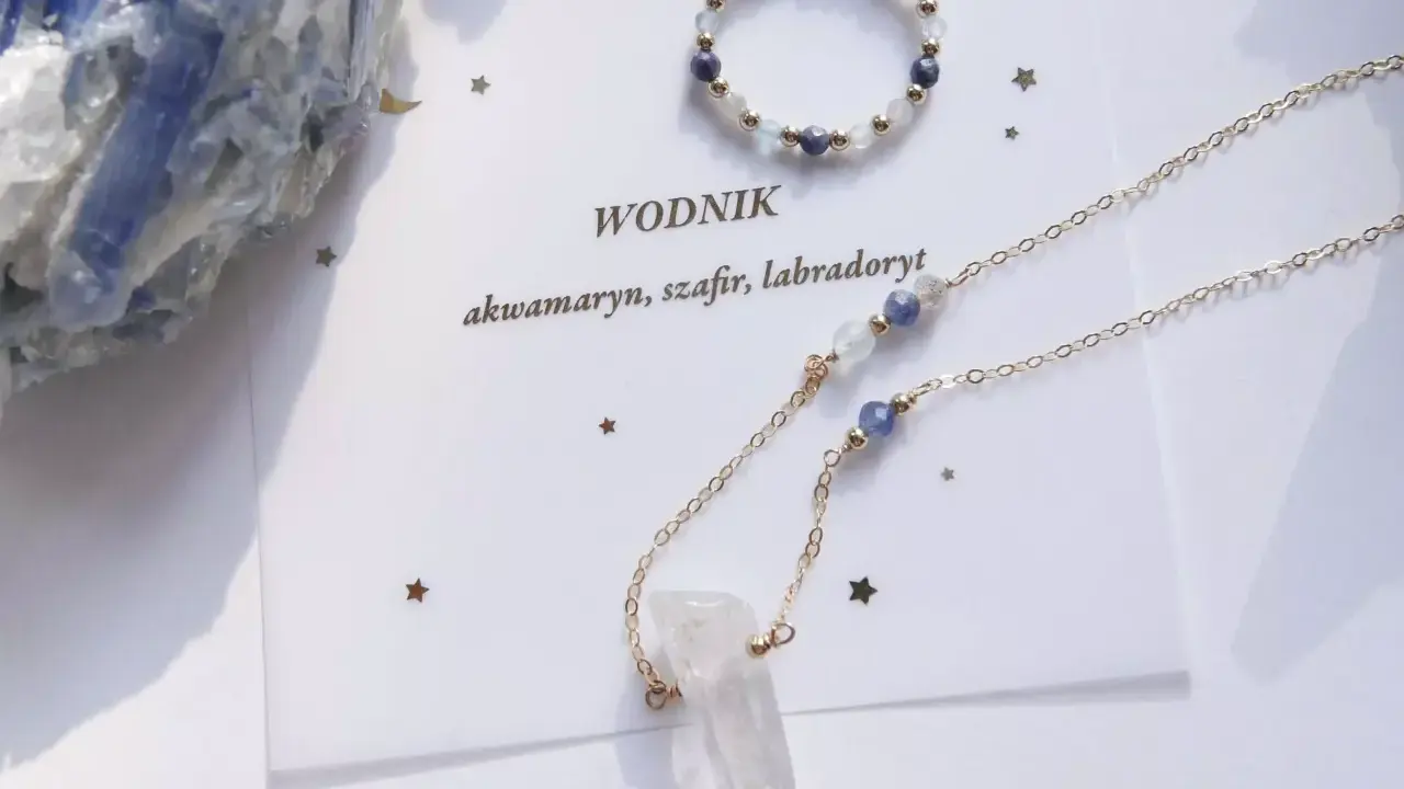 Delikatna biżuteria z akwamarynem, szafirem i labradorytem, idealna jako jaki kamień dla Wodnika.
