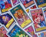 Waga tarot tygodniowy: karty z lwami, kochankami i cesarzową.