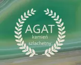 Agat zielony, kamień szlachetny, otoczony wieńcem laurowym. Jego właściwości są cenione od wieków.