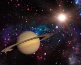 Saturn w Wadze, majestatyczny gazowy olbrzym z pierścieniami, unosi się w kosmicznej przestrzeni pełnej kolorowych mgławic i odległych gwiazd.